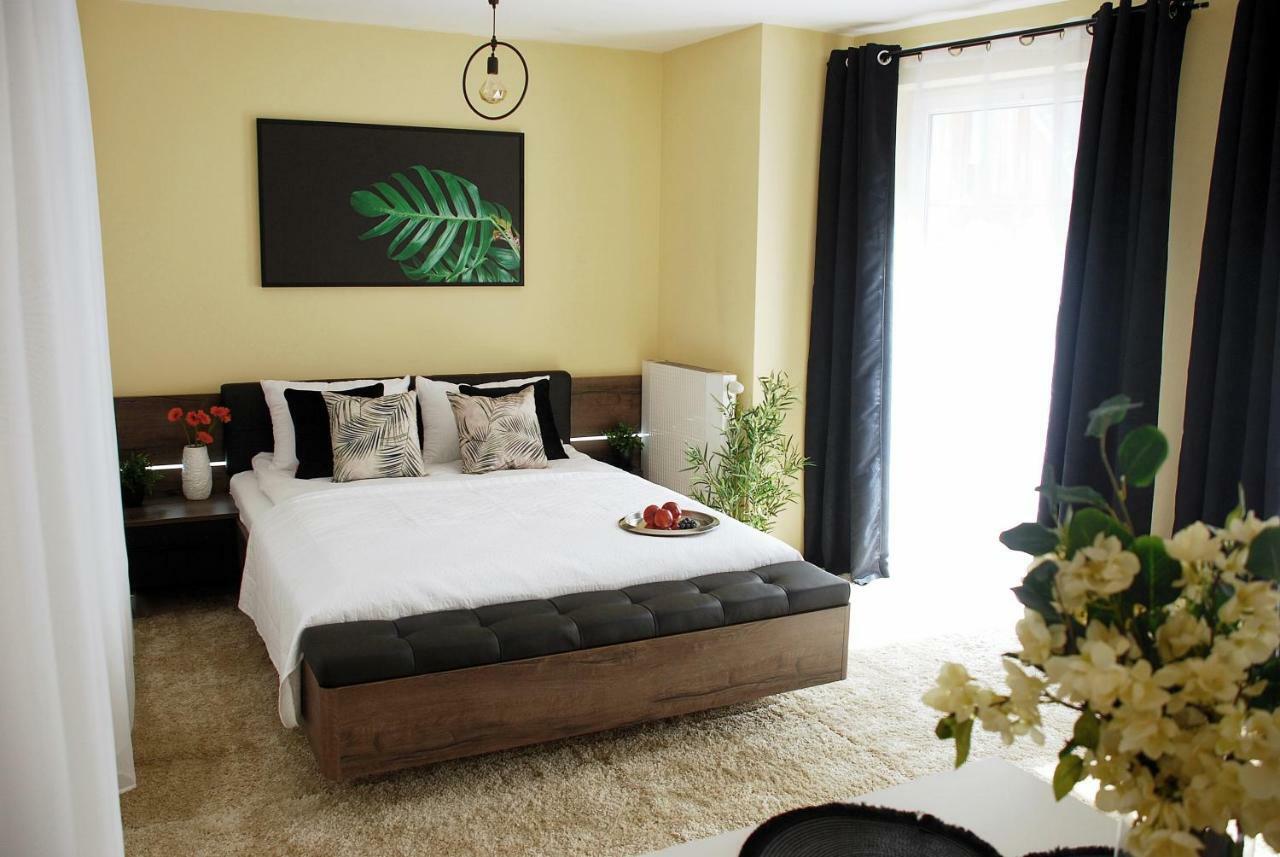 Central Point Appartement Zielona Góra Buitenkant foto