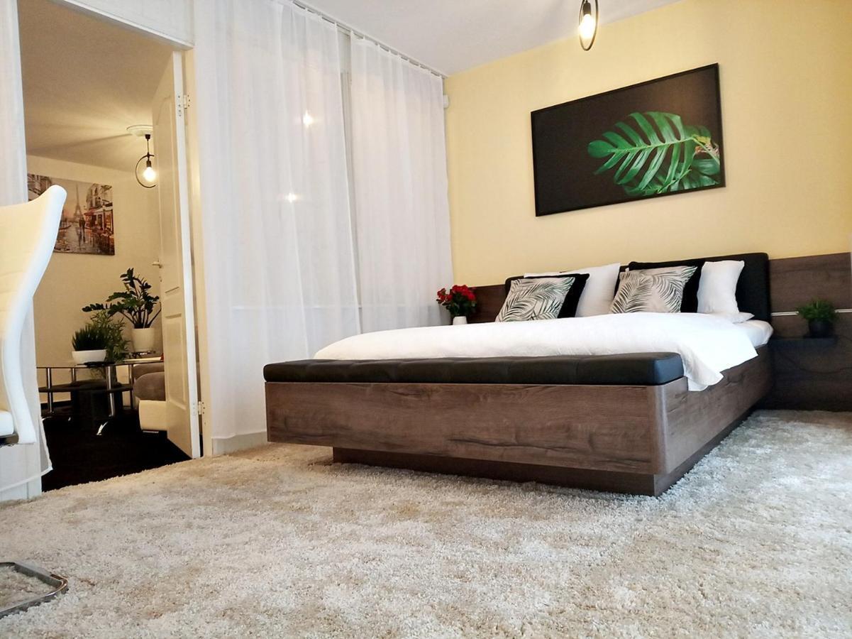 Central Point Appartement Zielona Góra Buitenkant foto